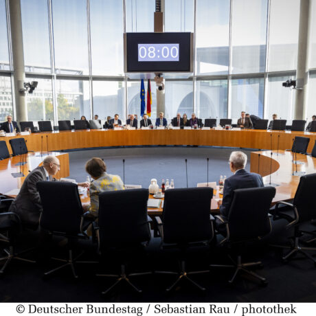 Öffentliche Anhörung der Präsidentin und der Präsidenten der Nachrichtendienste des Bundes vor dem Parlamentarischen Kontrollgremium. Hier Blick in den Saal