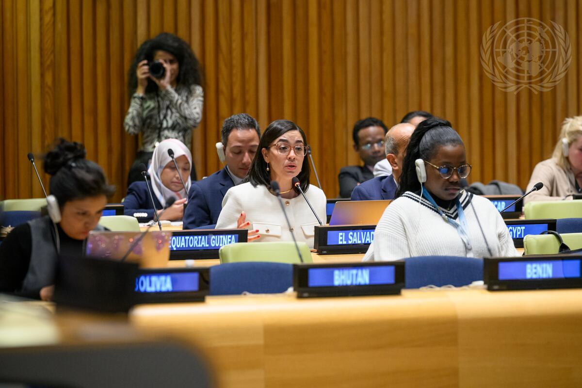 Egriselda Aracely González López (centre of photo), Permanent Representative of El Salvador to the United Nations, addresses the informal meeting of the General Assembly plenary on the implementation of the Global Compact on Safe, Orderly and Regular Migration. At right is Deputy Secretary-General Amina Mohammed.